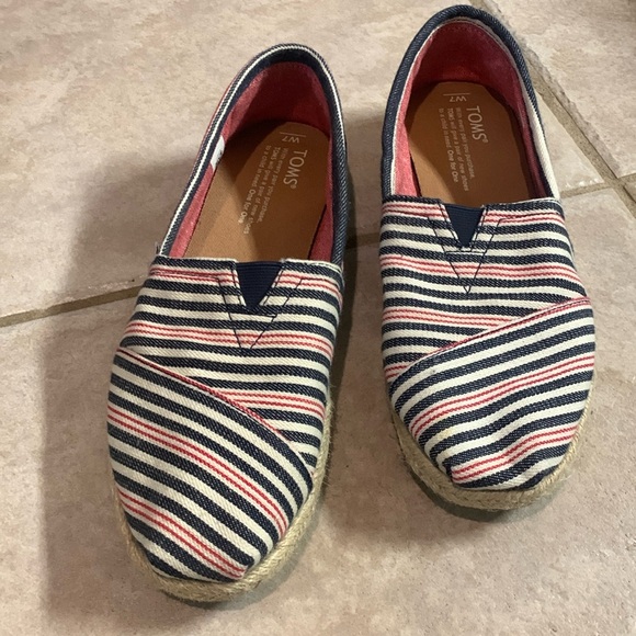 TOMS CANVAS SHOE - Picture 2 of 7